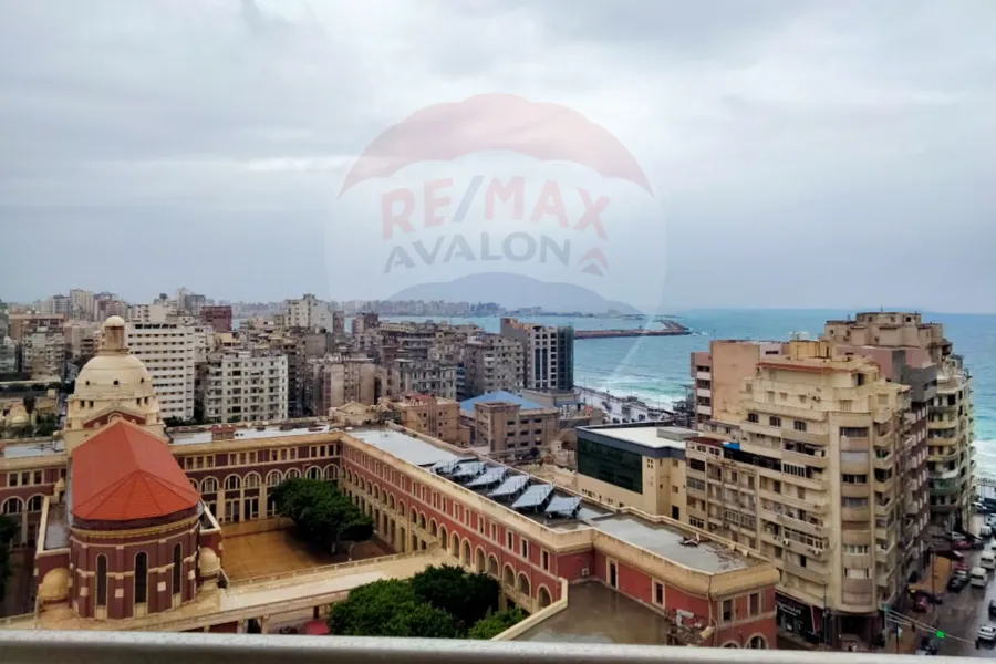 Apartment for rent 200 m El Shatby (University Bridge Street - steps from the sea)