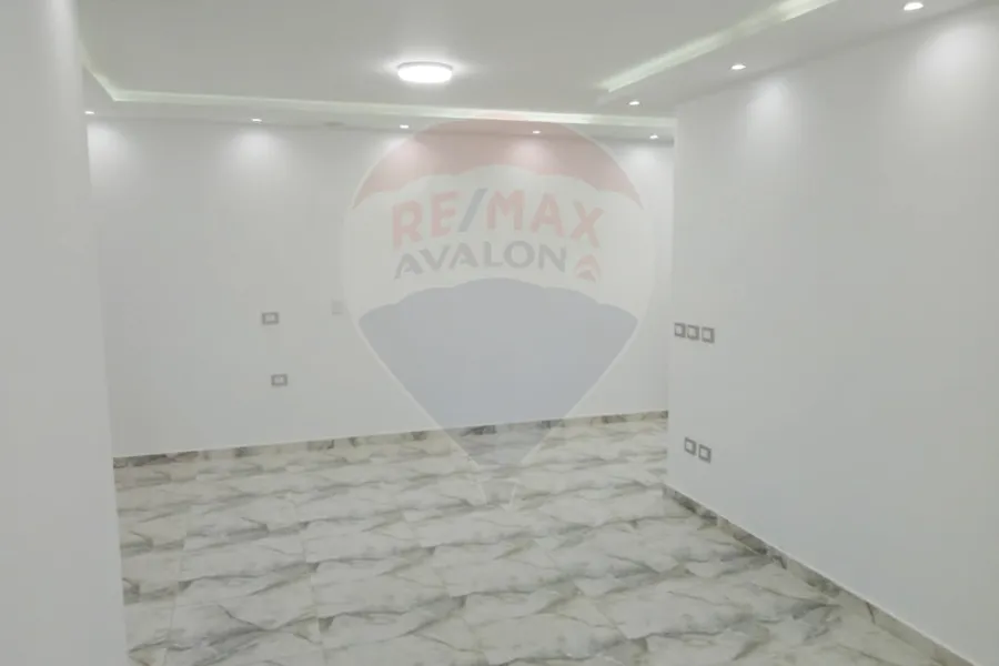 مقر إداري للايجار 100 م محطة الرمل (ش شاكور)