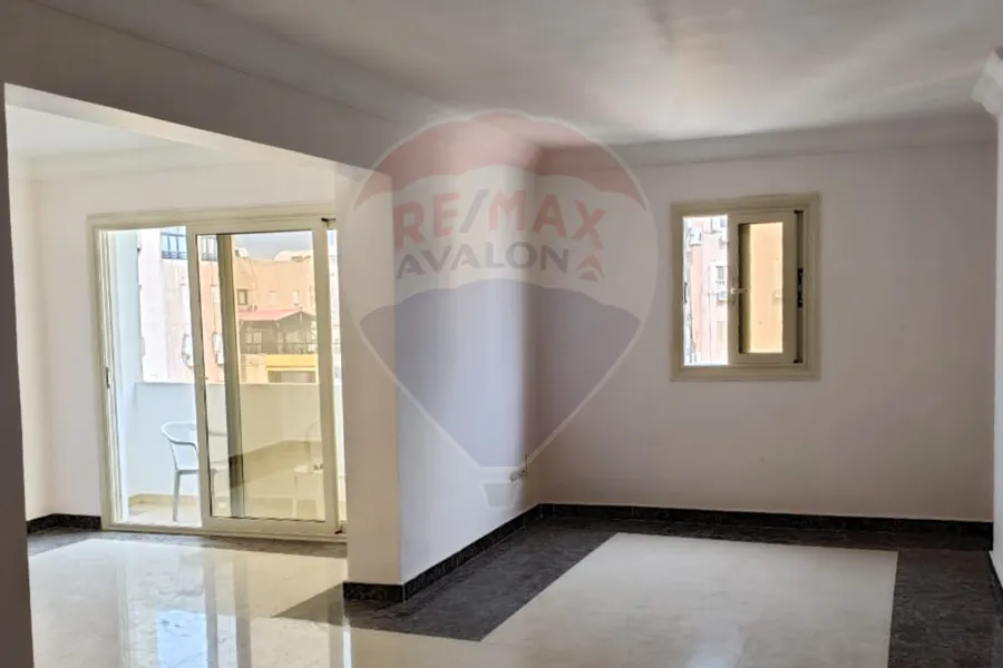 شقة للبيع 200 م جناكليس (خطوات من ش أبوقير)