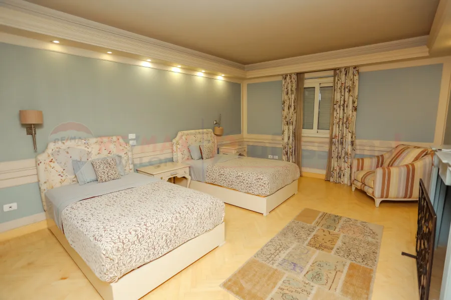 Apartment for sale 600 m San Stefano (Al-Nahhas Building - directly on the sea)