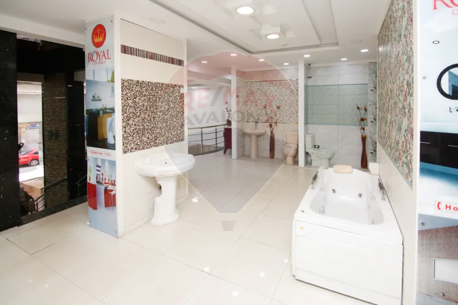 محل تجارى للبيع 2,200 م السيوف (ش جميله بوحريد)