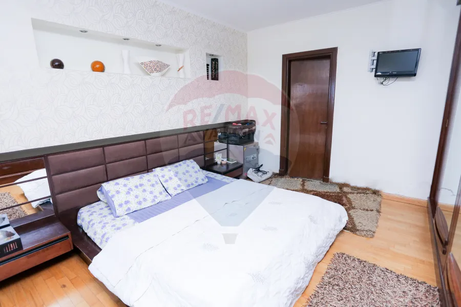 شقة للبيع 205 م سموحة (ميدان فيكتور عمانوئيل مباشرة- عمارة براند)