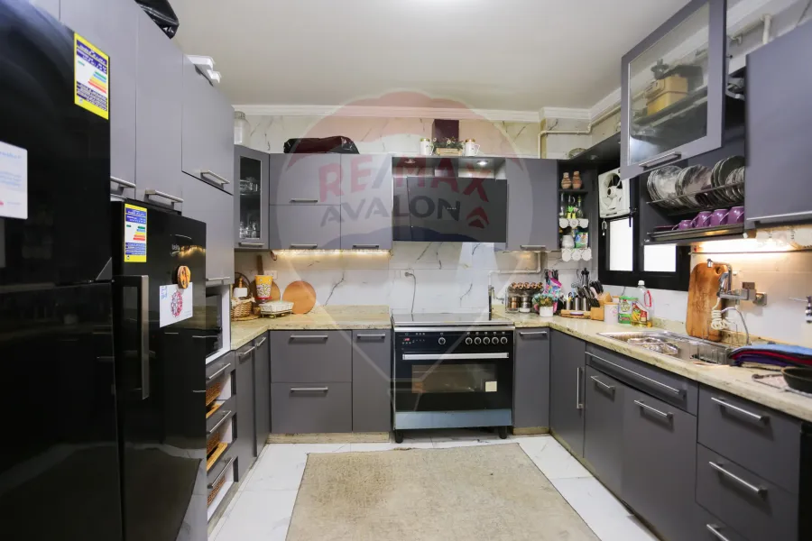 شقة للبيع 190 م سيدي بشر (ثاني نمرة من ش جمال عبد الناصر)