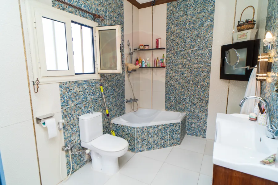 شقة للبيع 121 م الأزاريطه (ش سوتر الرئيسي بالقرب من مكتبه الاسكندرية - خطوات من البحر)