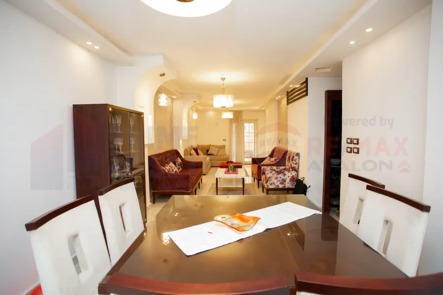 شقة للبيع 150 م سيدي بشر (ش جمال عبد الناصر تقاطع ش محمد نجيب)