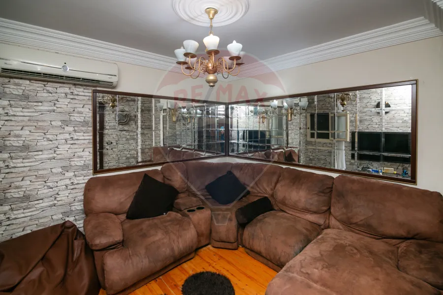 شقة دوبلكس للبيع  180 م بولكلي (خطوات من ش أبو قير)