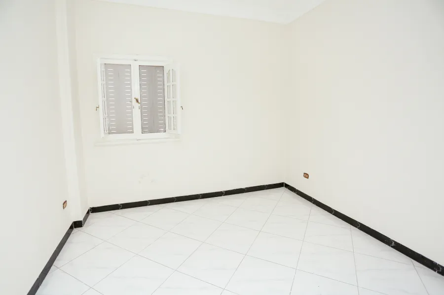 شقة للايجار 200 م كفر عبده (خطوات من حديقة اللمبي)