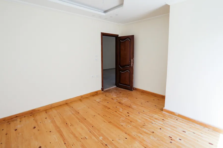 شقة دوبلكس مسجلة شهر عقارى للبيع 400 م لوران (ش شعراوى علي الترام مباشرة)