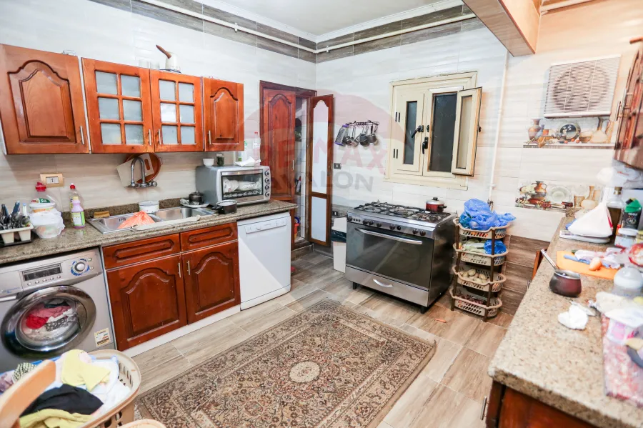 شقة للبيع 280 م سابا باشا ( ثانى نمره من البحر - ترى البحر )