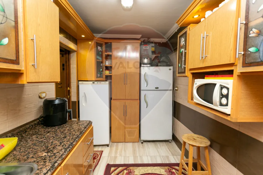 شقة للبيع  150 م كامب شيزار ( بجوار مستشفى الأنباتكلا )