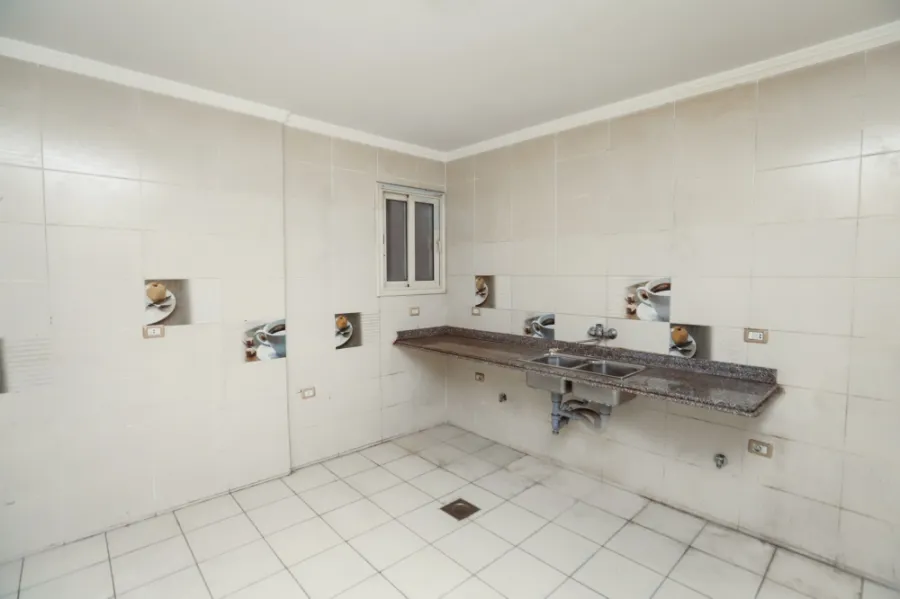 شقة للبيع 276م سموحة - العمارة على ش فوزى معاذ الرئيسى