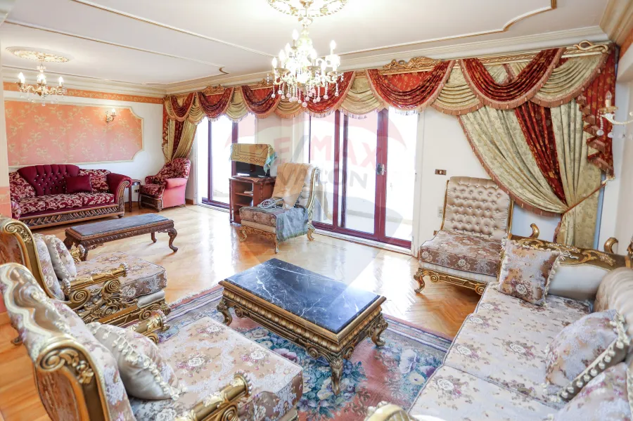 شقة للبيع 322 م ستانلي (علي البحر مباشرة )