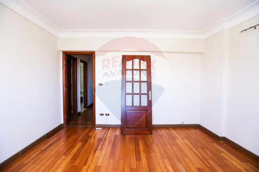 شقه للبيع 218 م جليم  طريق الحرية - ش أبو قير