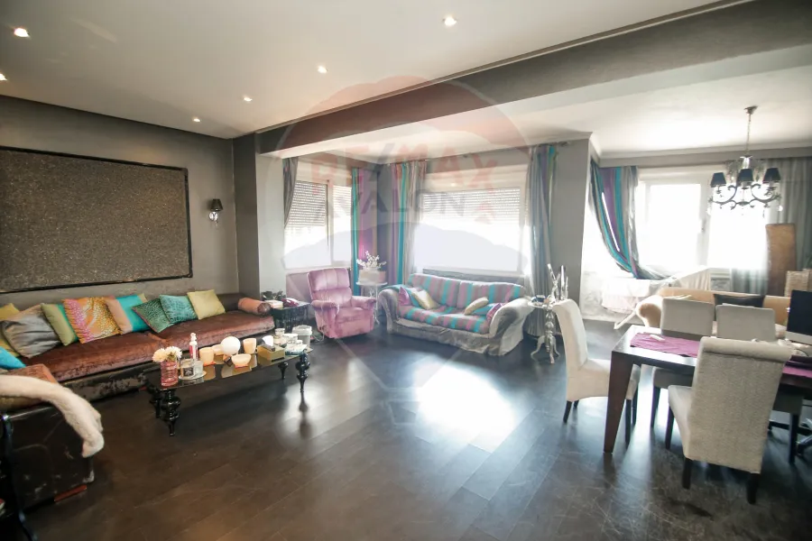 شقة للإيجار 300 م لوران (على البحر مباشرة)