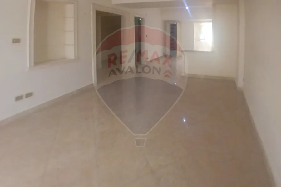 شقة للبيع 170 م لوران (خطوات من ش الاقبال)