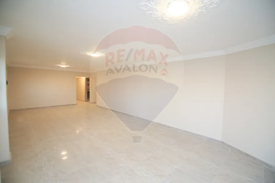 شقة للبيع 200 م سموحة (بجوار كوبري 14 مايو)