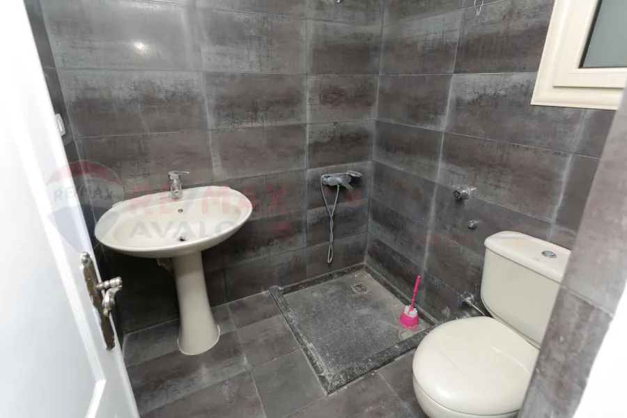 شقة للبيع 195 م كفر عبده (خطوات من سانت جيني - برج براند)