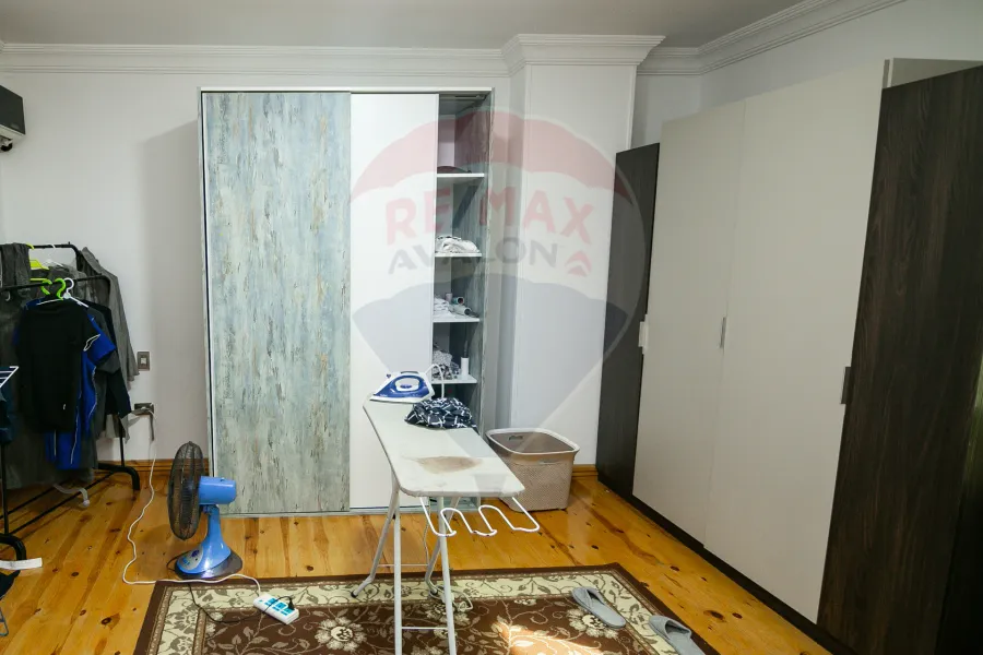 شقة للبيع 188 م الأزاريطة (علي الترام مباشرة)