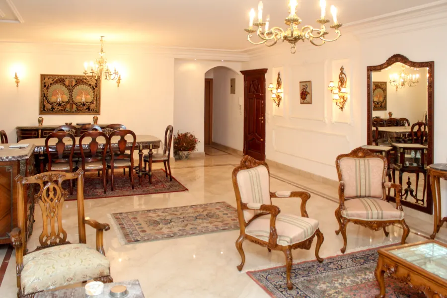 شقة مفروش للايجار 250م بسموحة (ش البرت الاول)