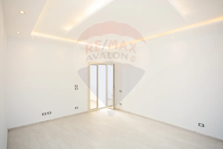 شقة للبيع 160 م العصافرة (بحر مباشر)