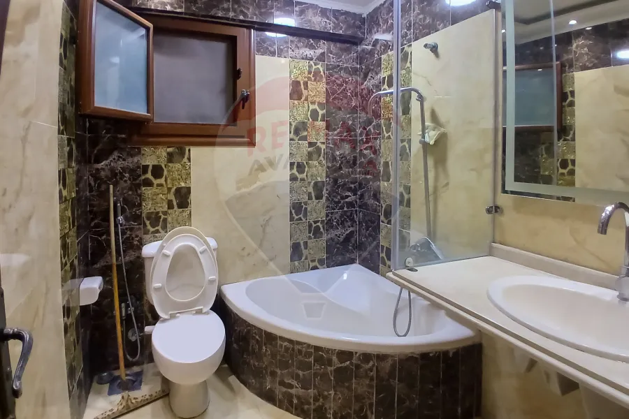 شقة للبيع 150 م كامب شيزار (ش محمد فؤاد جلال)