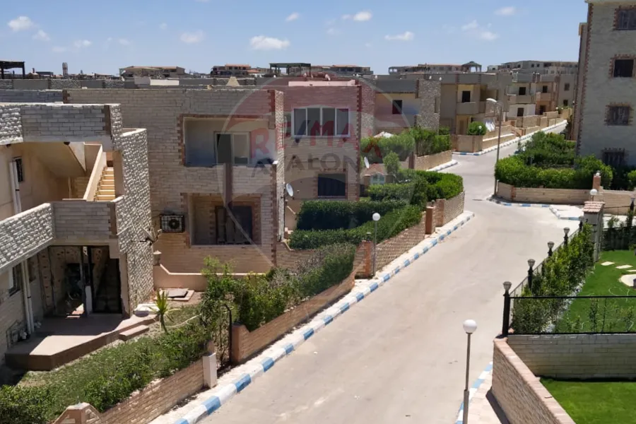 فيلا للبيع الساحل (قرية هليوبيتش) - 300 م