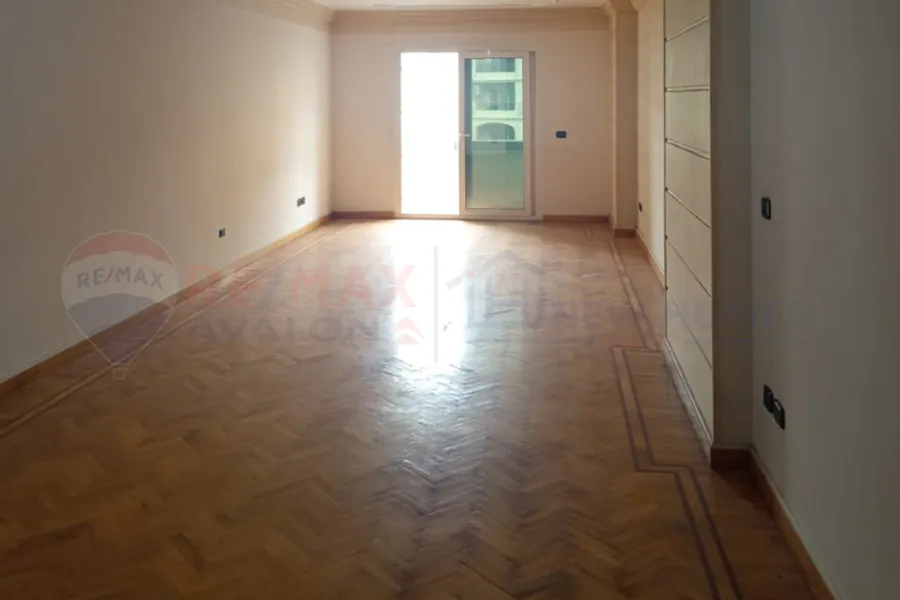 شقة للايجار 170 م سموحة ( ش فوزي معاذ )