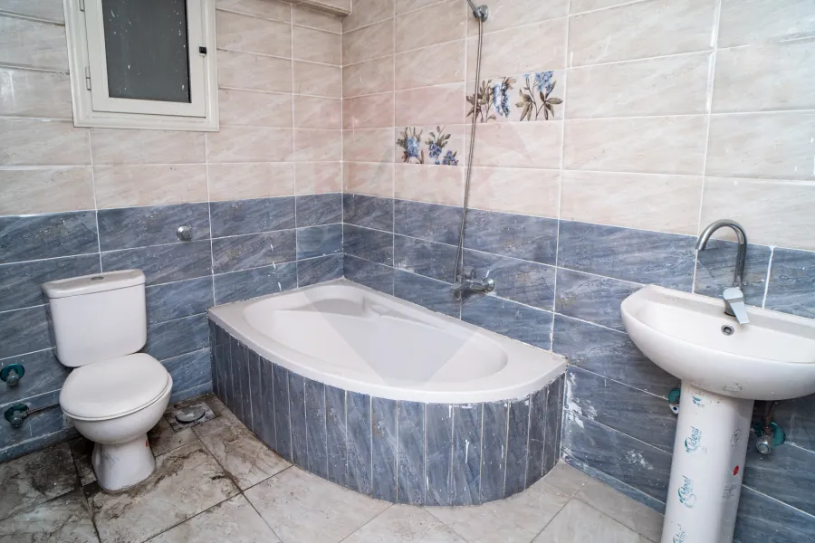 شقة للبيع 200 م الابراهيمية (شارع أبو قير مباشرة)