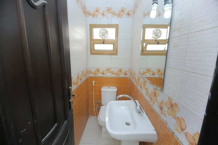 شقة للبيع 165م سموحة -خطوات من ش مصطفى كامل - منطقة فيلات