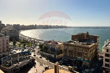 شقة للإيجار 300 م محطة الرمل (علي الترام مباشر)