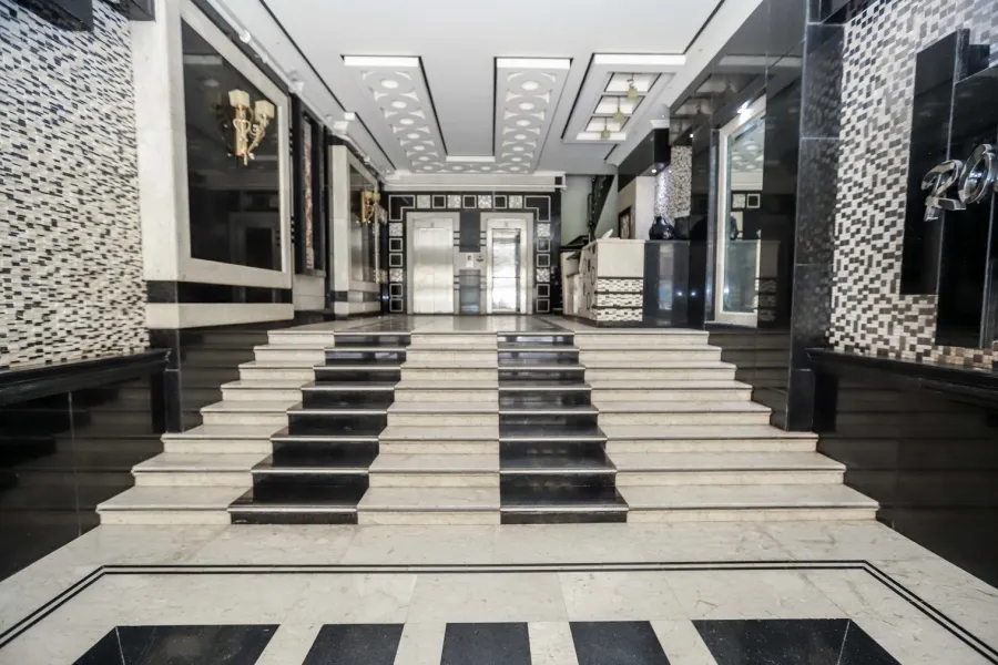 شقة للإيجار200م رشدى (على الترام مباشرة)