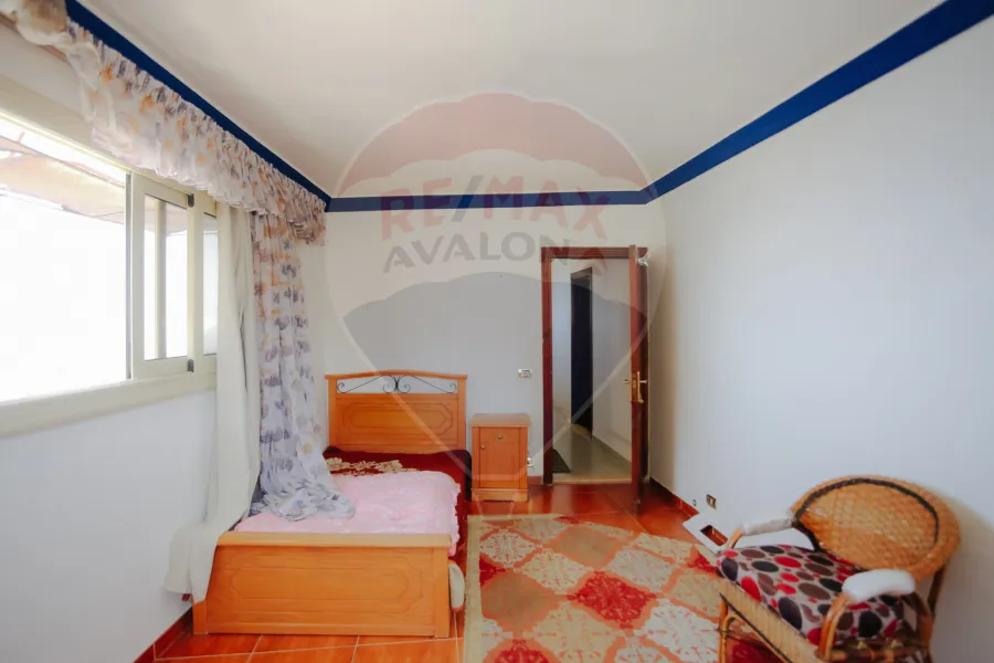 شقة للبيع 500 م سبورتنج (علي البحر مباشرة)