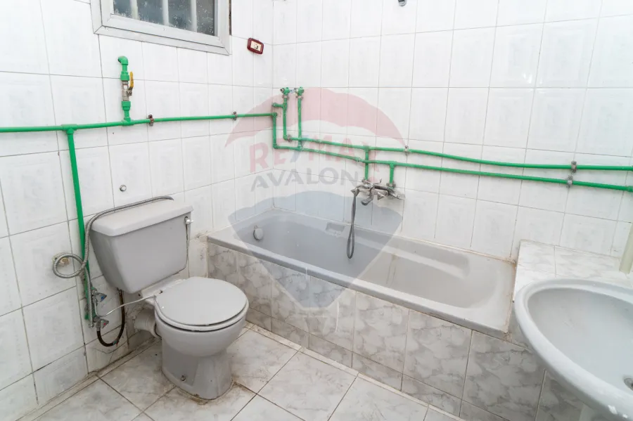 شقة للبيع 100 م المنتزه (ش ملك حفنى)