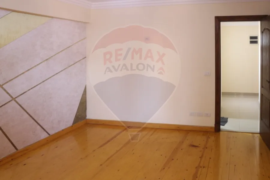 شقة للايجار 204 م الازاريطة (ش شامبليون)