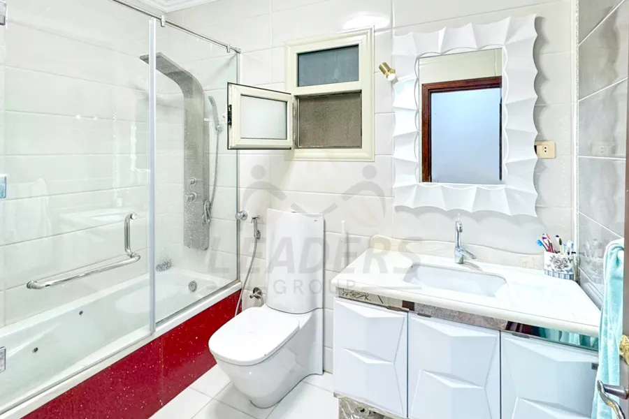 شقة للايجار المفروش 200 م سبورتنج (خطوات من نادي سبورتنج)