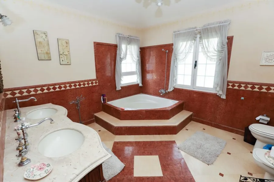 فيلا مفروش للايجار 2980م بكينج مريوط  (بكومباوند اللوتس - ش محمد رشيد)