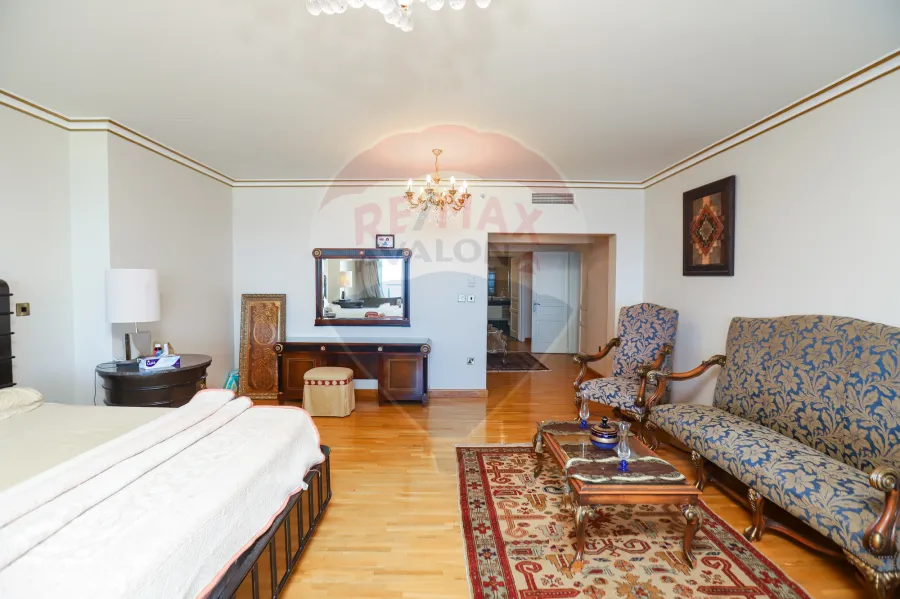 شقة للإيجار 650 م سان ستيفانو (الفورسيزون - علي البحر مباشرة)