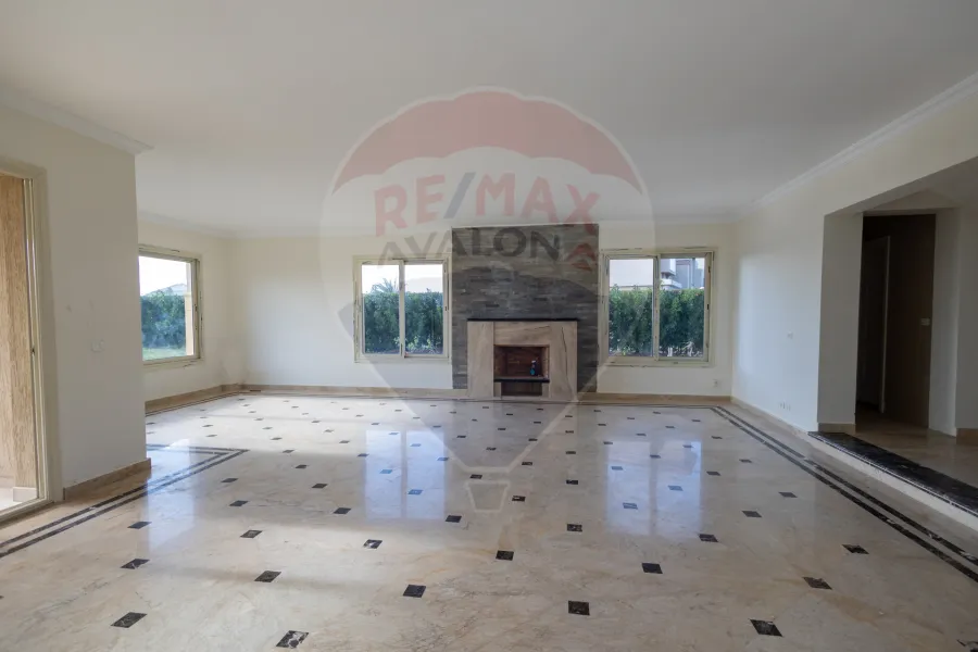 فيلا ستاند الون للبيع 1,300 م كينج مريوط (اليكس ويست - انطونيادس نموذج V2)