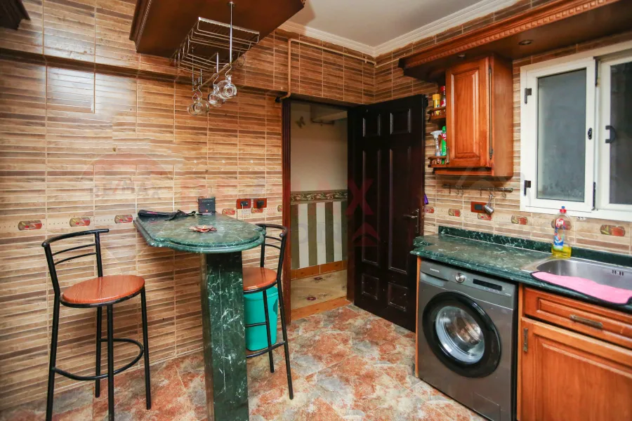 Apartment for sale 240 m Gleem (Mostafa Maher St.)
