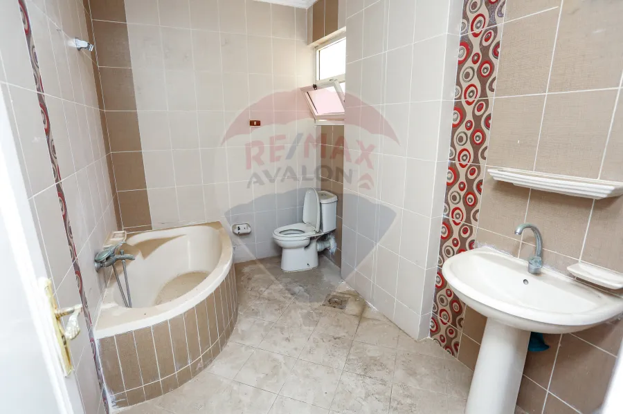 شقة للبيع 190م جليم (شارع ابوقير الرئيسي)