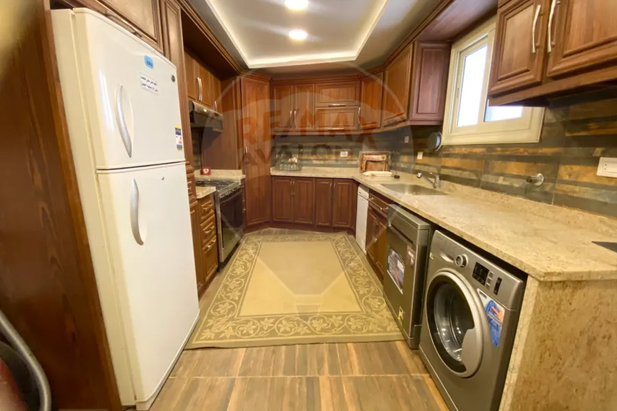 شقة للايجار المفروش 270 م سموحة (ش بهاء الدين الغتوري)