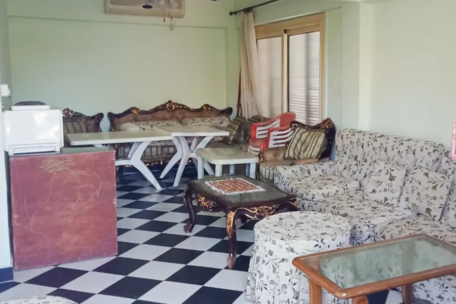 فيلا ستاند الون للبيع (قرية البنوك - الساحل) 400 م