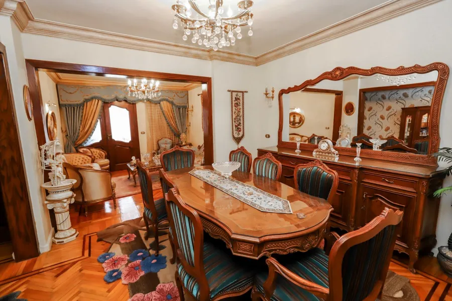 شقة للبيع 160م كفرعبده -خطوات من ش أبوقير