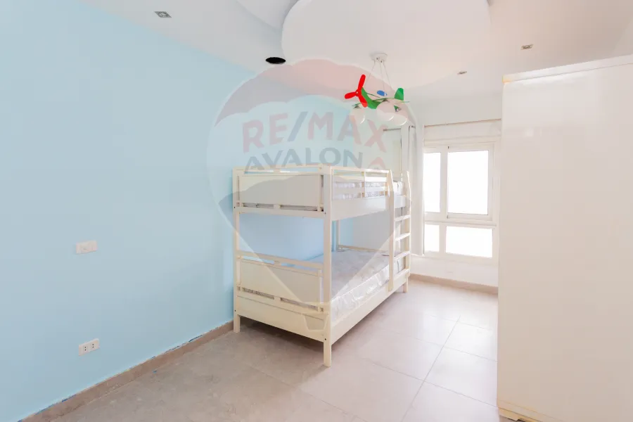 شقة للبيع 176 م كامب شيزار (على البحر مباشرة)