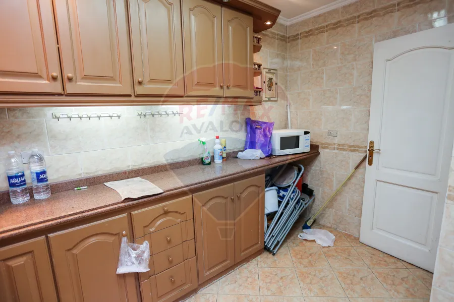 فيلا فاخره للبيع  370 م  كينج مريوط (خطوات من مطار برج العرب الدولى)