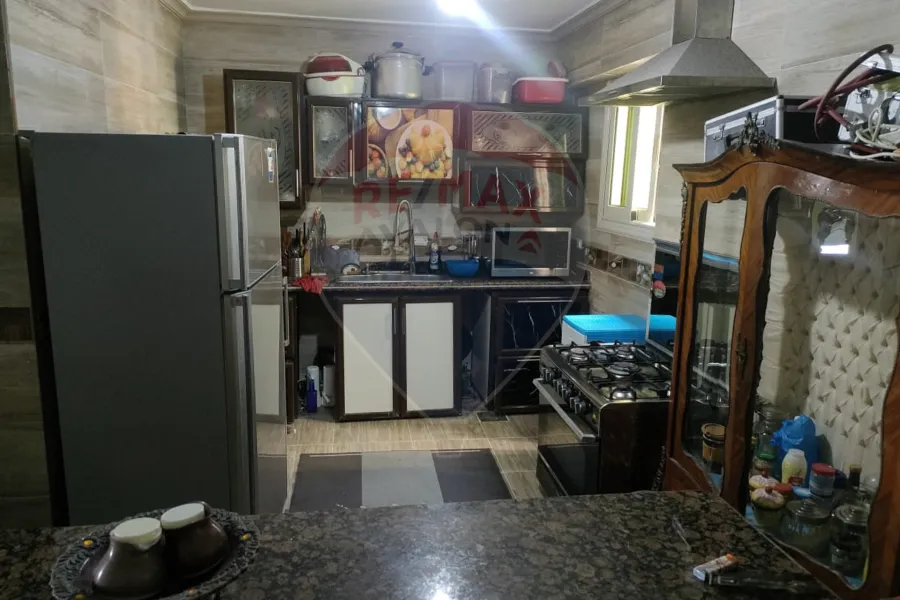 شقه للبيع 330 م الابراهيمية (تاني نمرة من البحر)