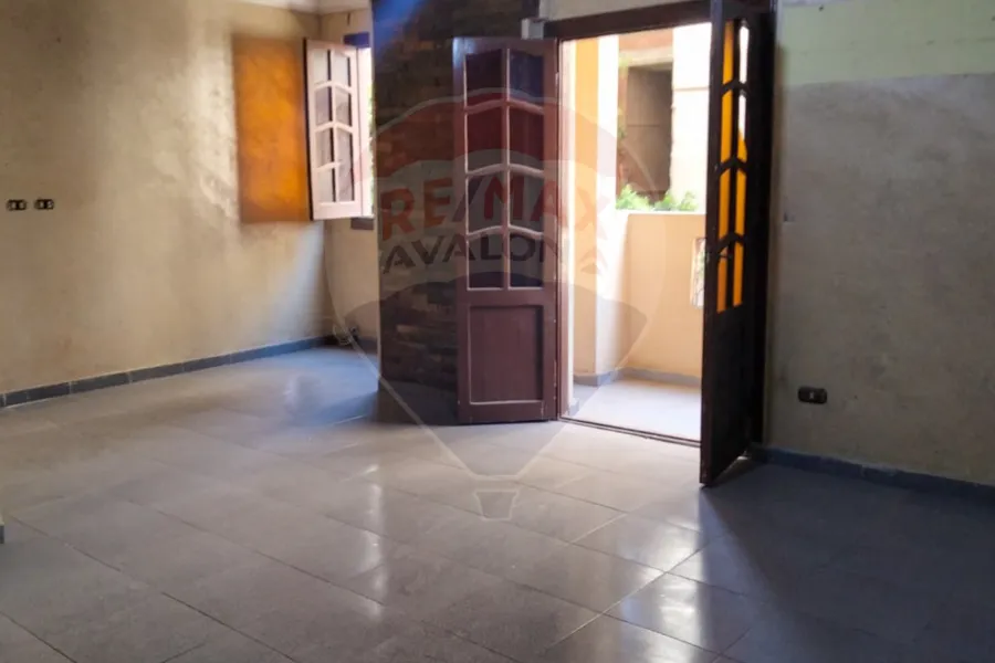 شقة للبيع 110 م كفر عبده (ش الفيومي)