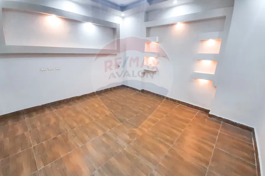 مقر إداري للايجار 160 م ساباباشا ( علي البحر مباشرة )