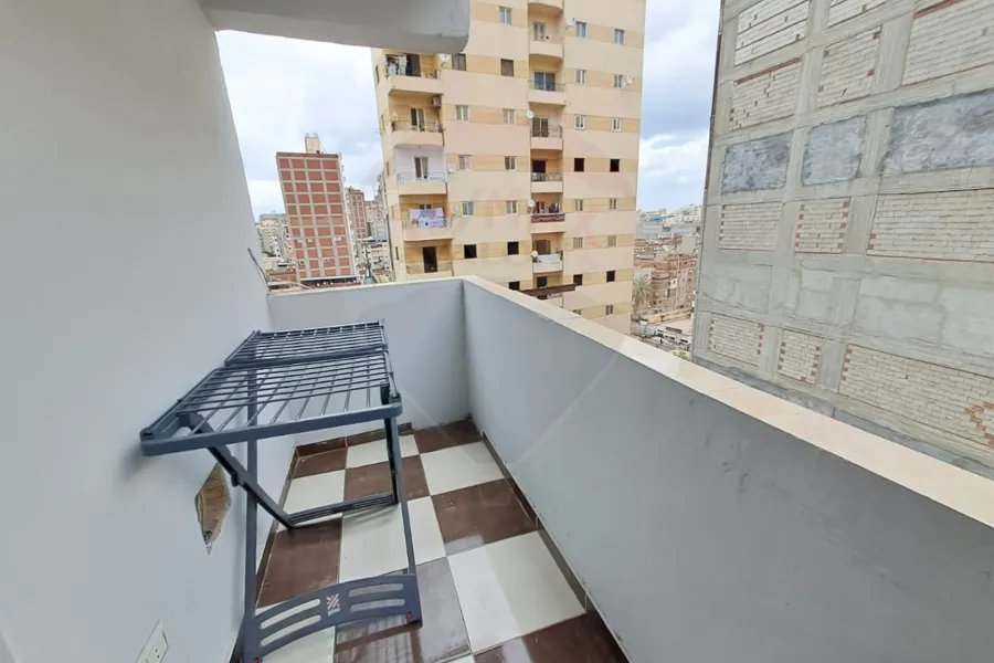 شقة للبيع 104 م جناكليس (ش عمر المختار)