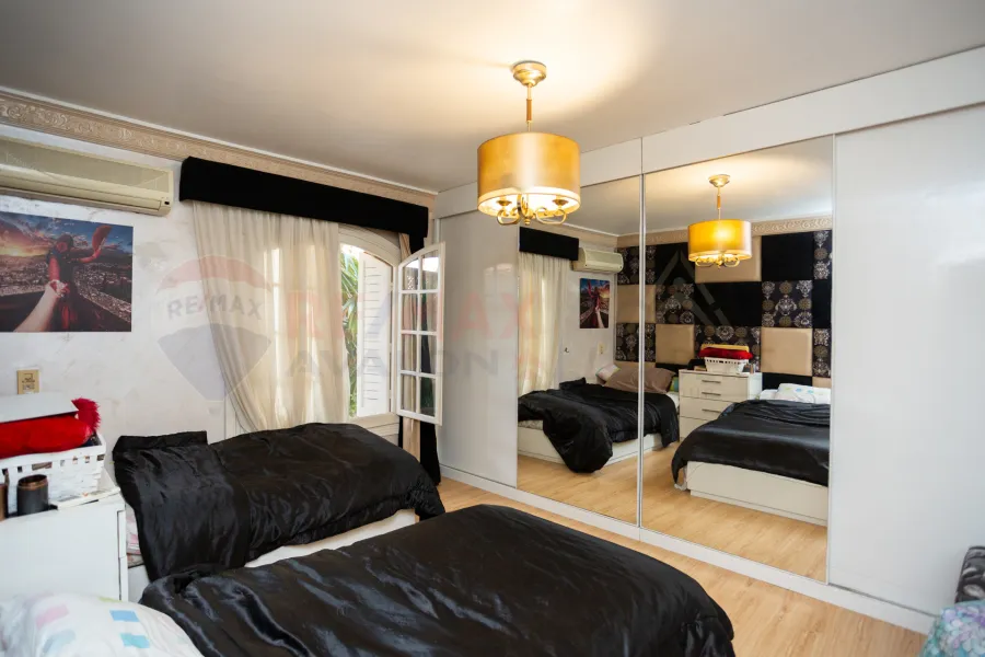 فيلا للبيع 600 م المعمورة الشاطئ (امام السوق التجاري)